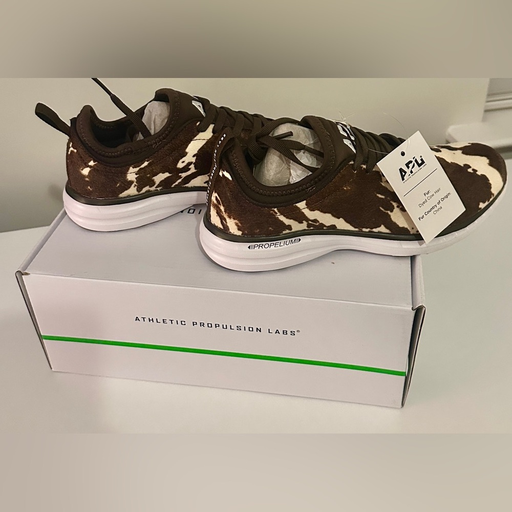 ❌SOLD❌APL Women's Iconic Phantom Deep Brown and White Sneakers - Picture 2 of 7